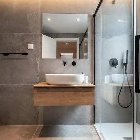 Elegant Waterfront In Apartamento