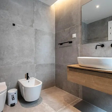 Elegant Waterfront In Apartamento