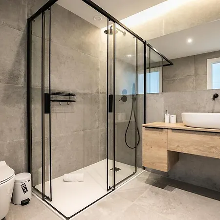 Elegant Waterfront In Apartment Fuzeta