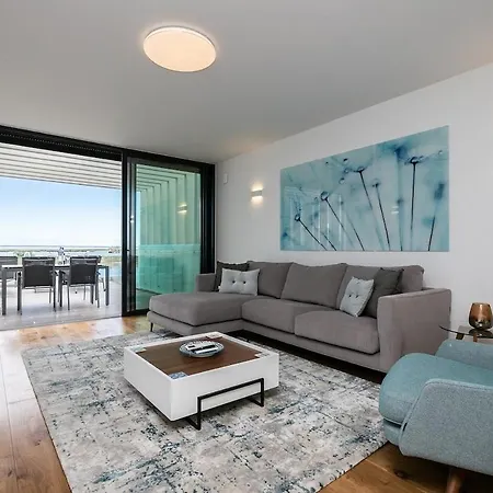 Elegant Waterfront In *