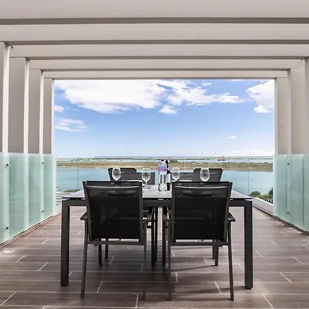 Apartment Elegant Waterfront In